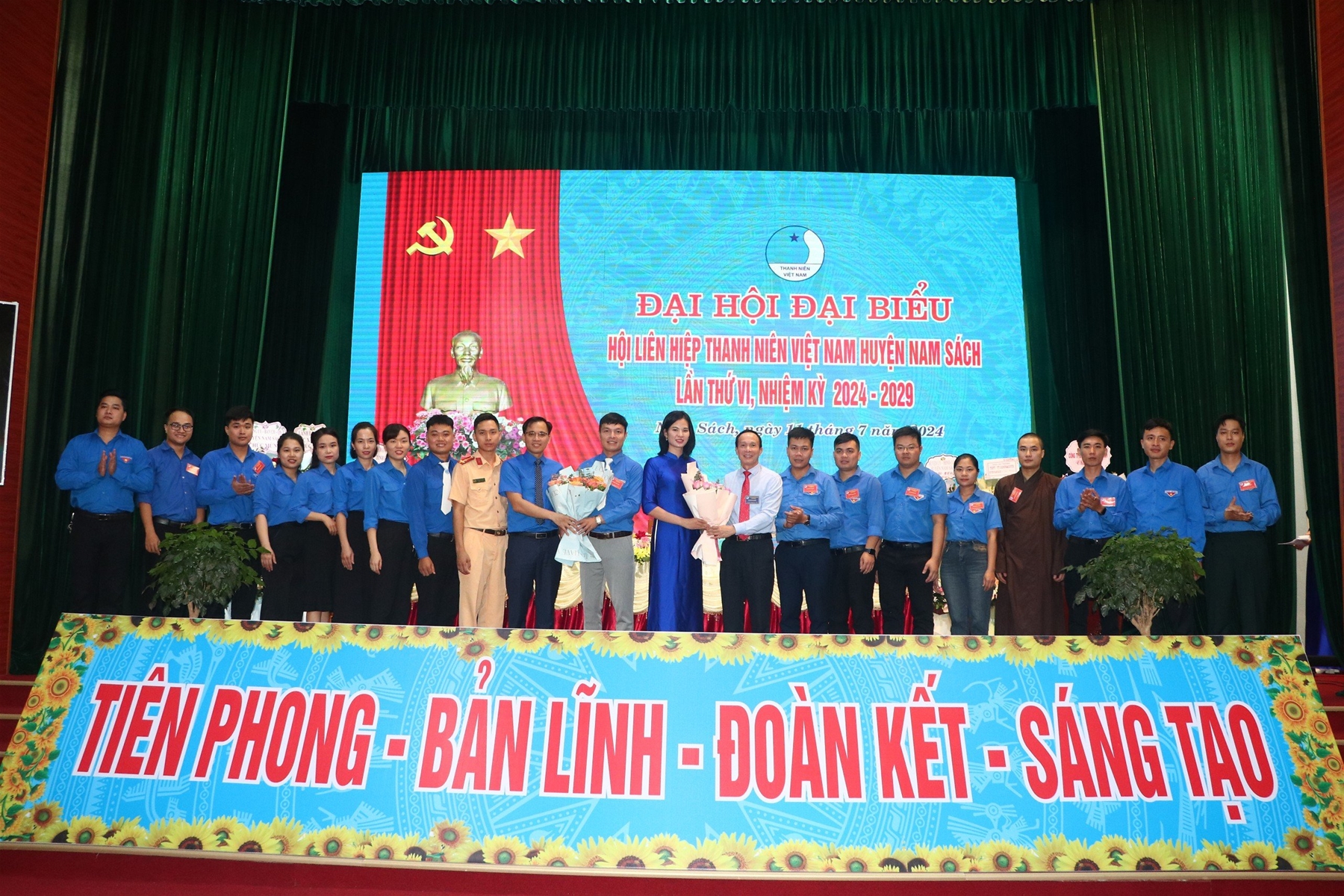 Ủy ban Hội huyện khóa VI ra mắt tại Đại hội