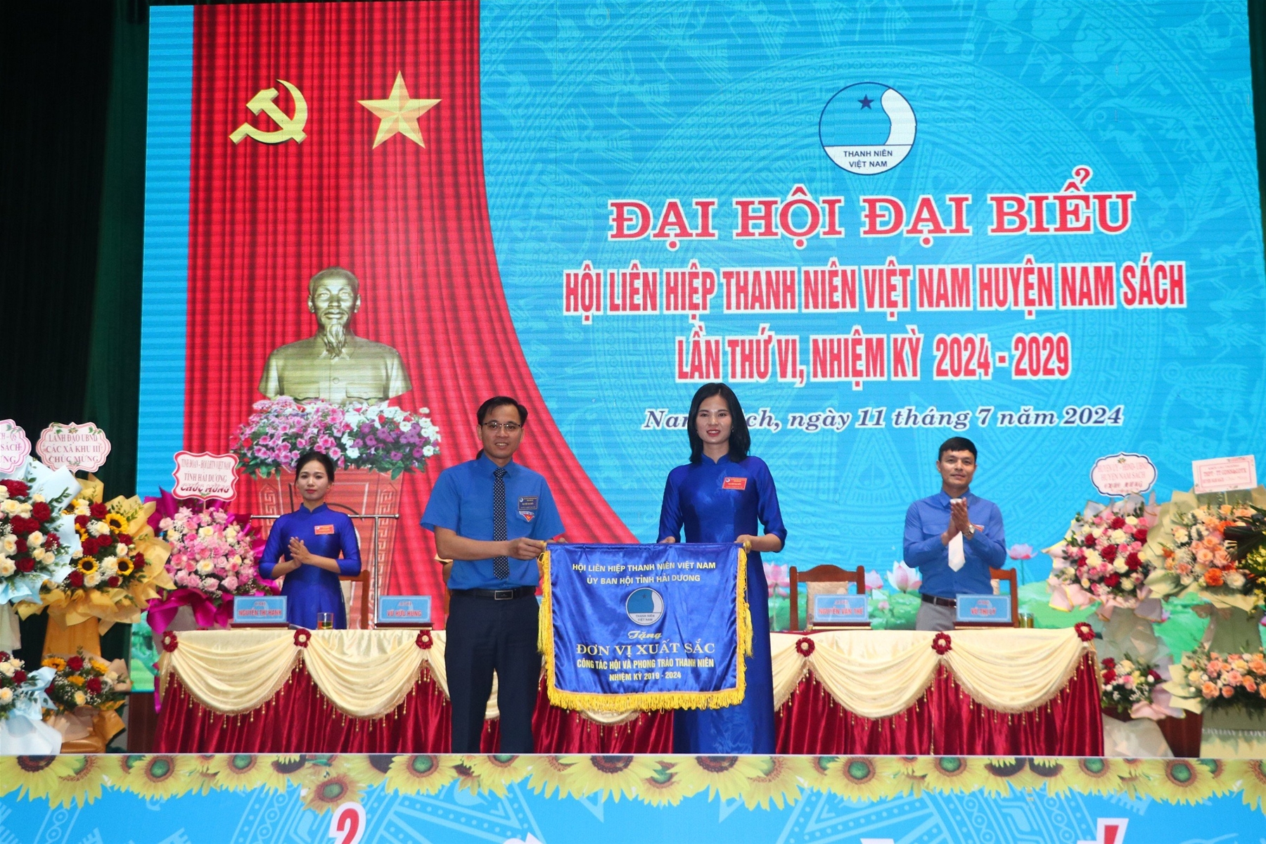 Hội LHTN Việt Nam huyện Nam Sách được Hội LHTN Việt Nam tỉnh Hải Dương tặng Cờ thi đua xuất sắc 