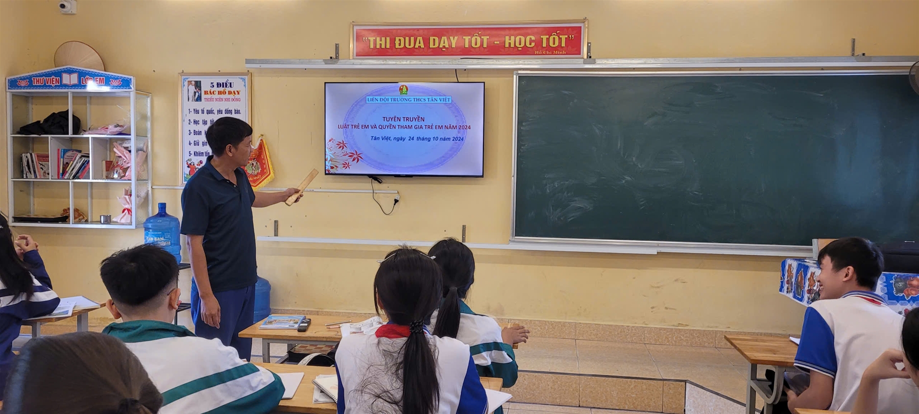 Trường THCS Tân Việt